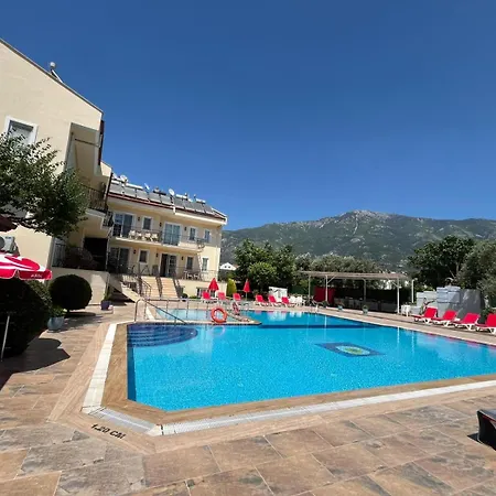 B Garden D-2 アパート *